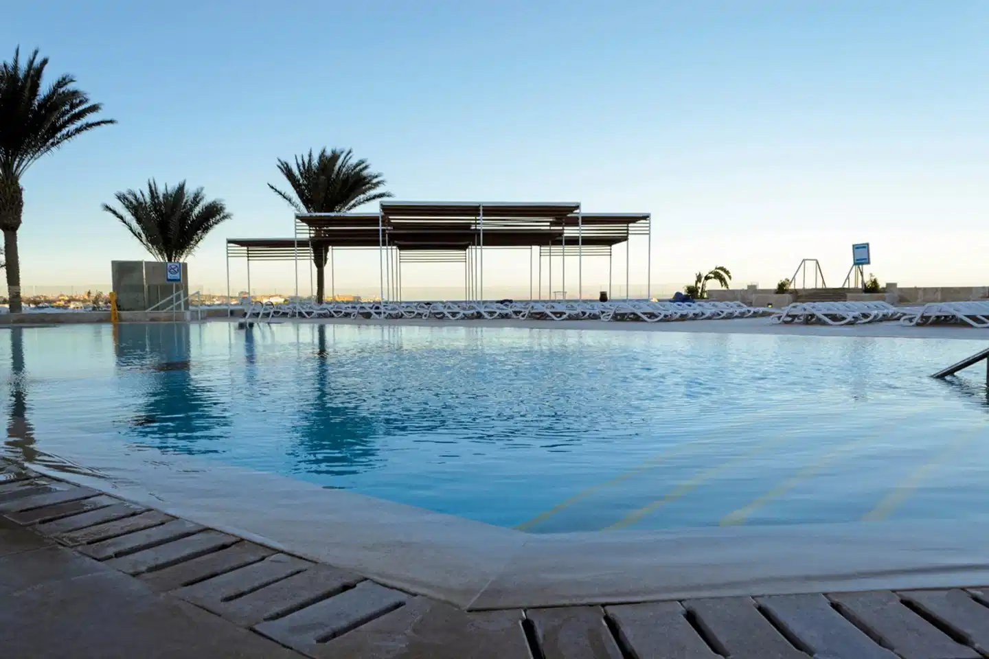 SUNRISE Holidays Resort Pool