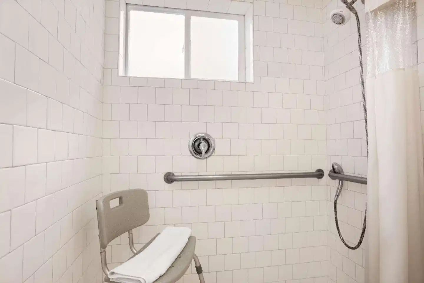 Travelodge by Wyndham Bakersfield Badezimmer