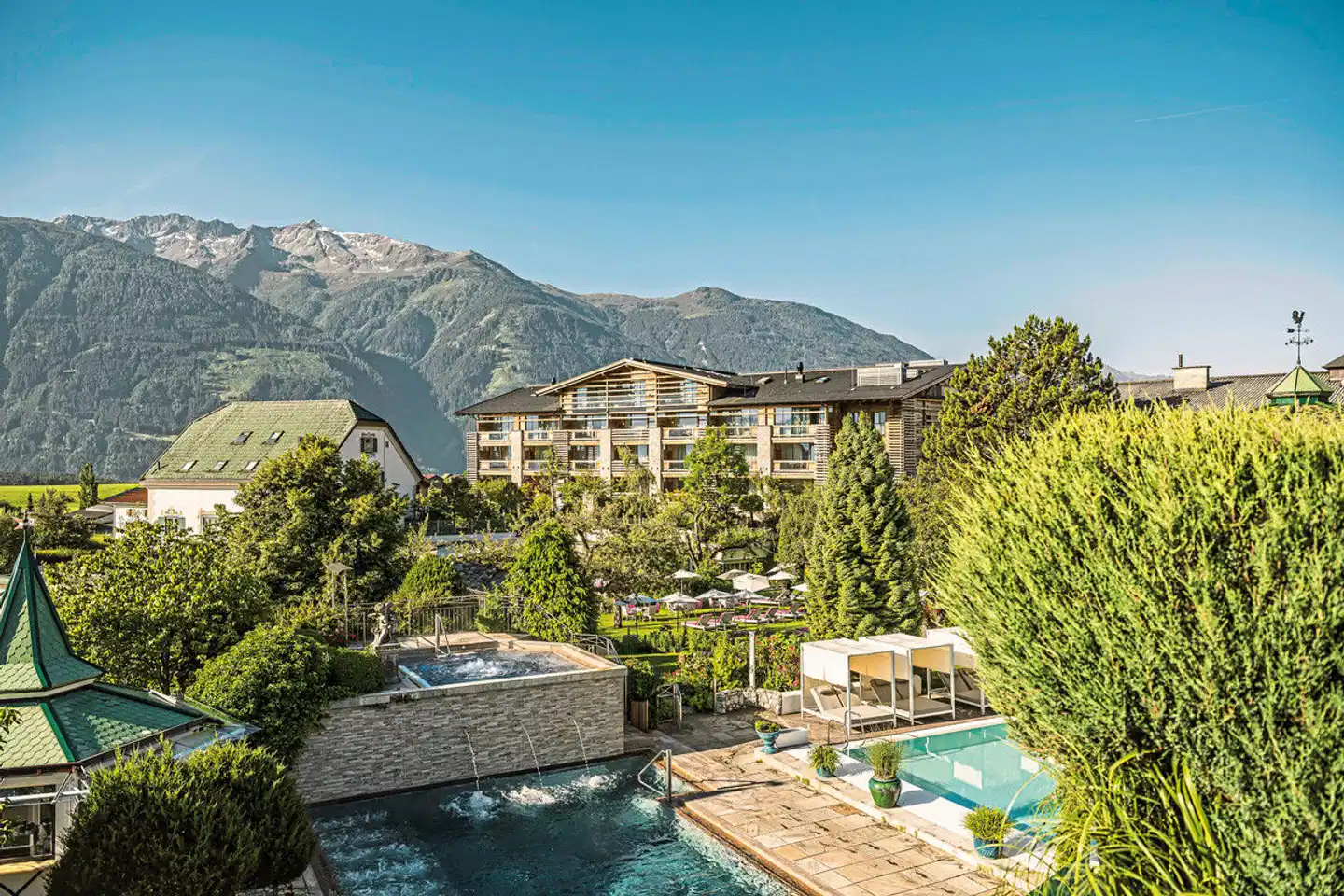 Alpenresort Schwarz Aussenansicht