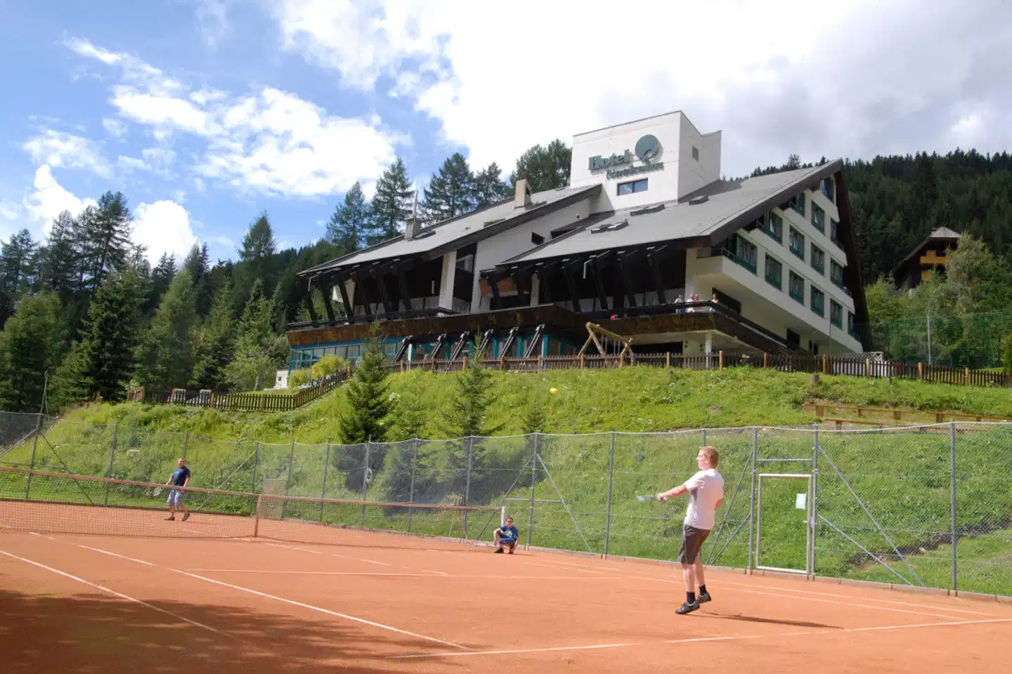 Kinder- und Familienhotel Nockalm Aussenansicht