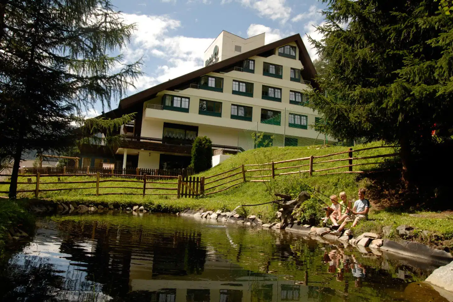 Kinder- und Familienhotel Nockalm Aussenansicht