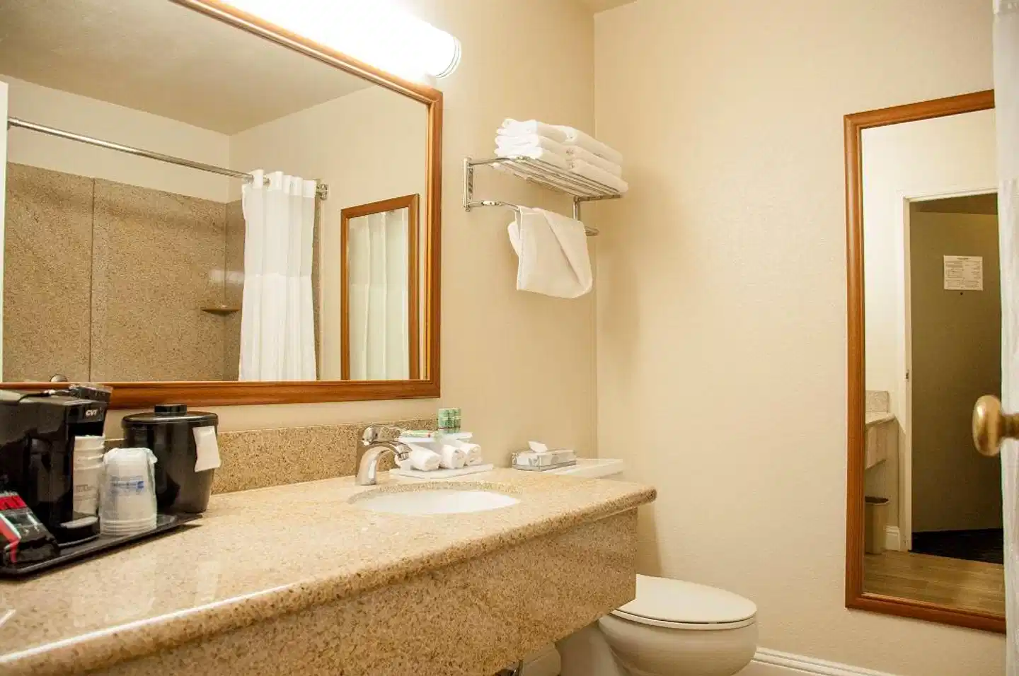 Best Western Village Inn Badezimmer