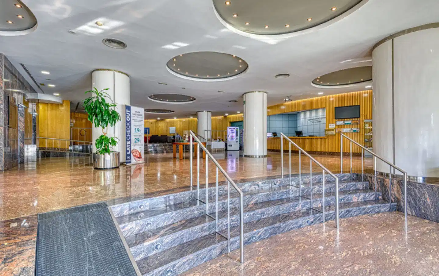 Senator Parque Central Lobby