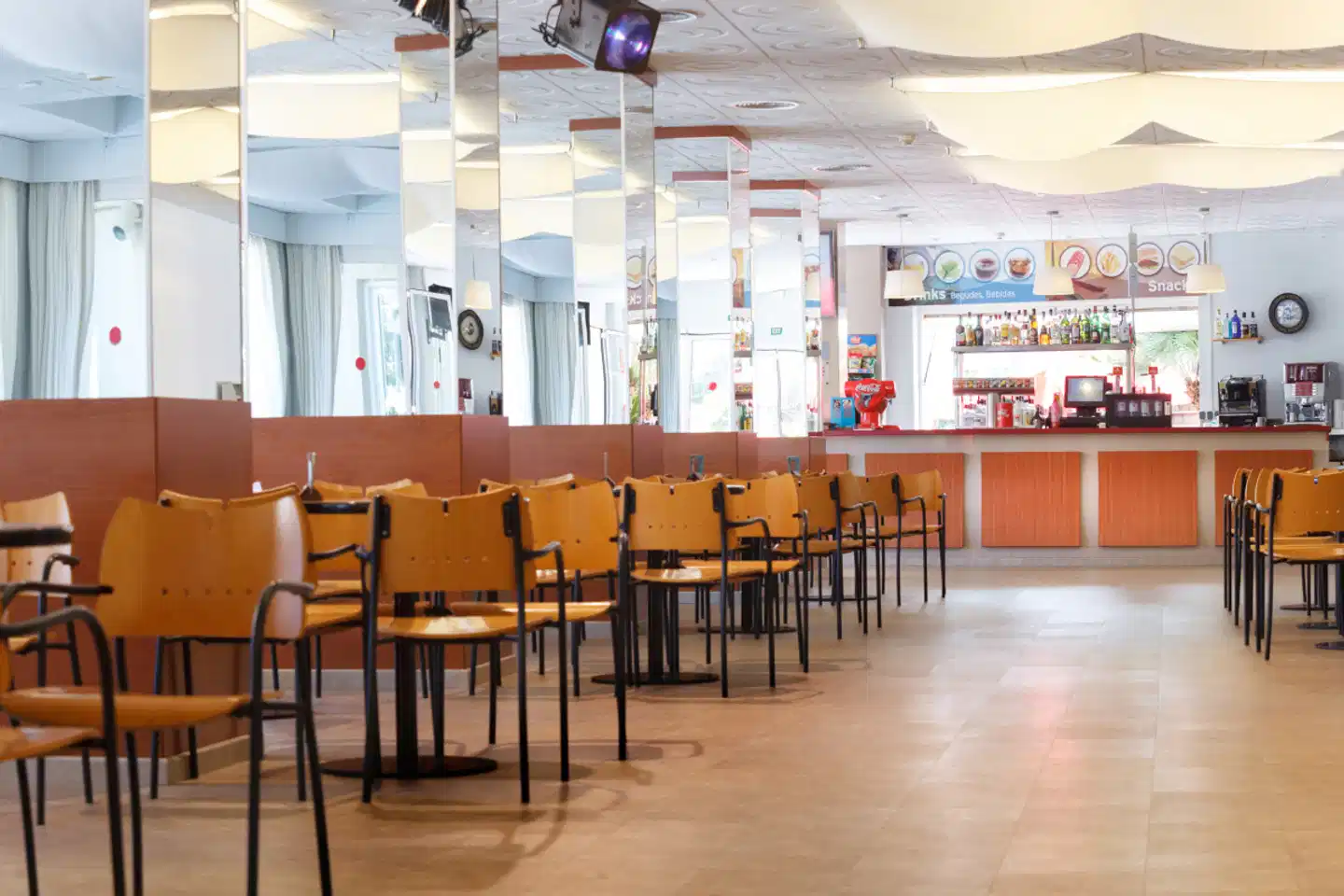 Oasis Splash Bar