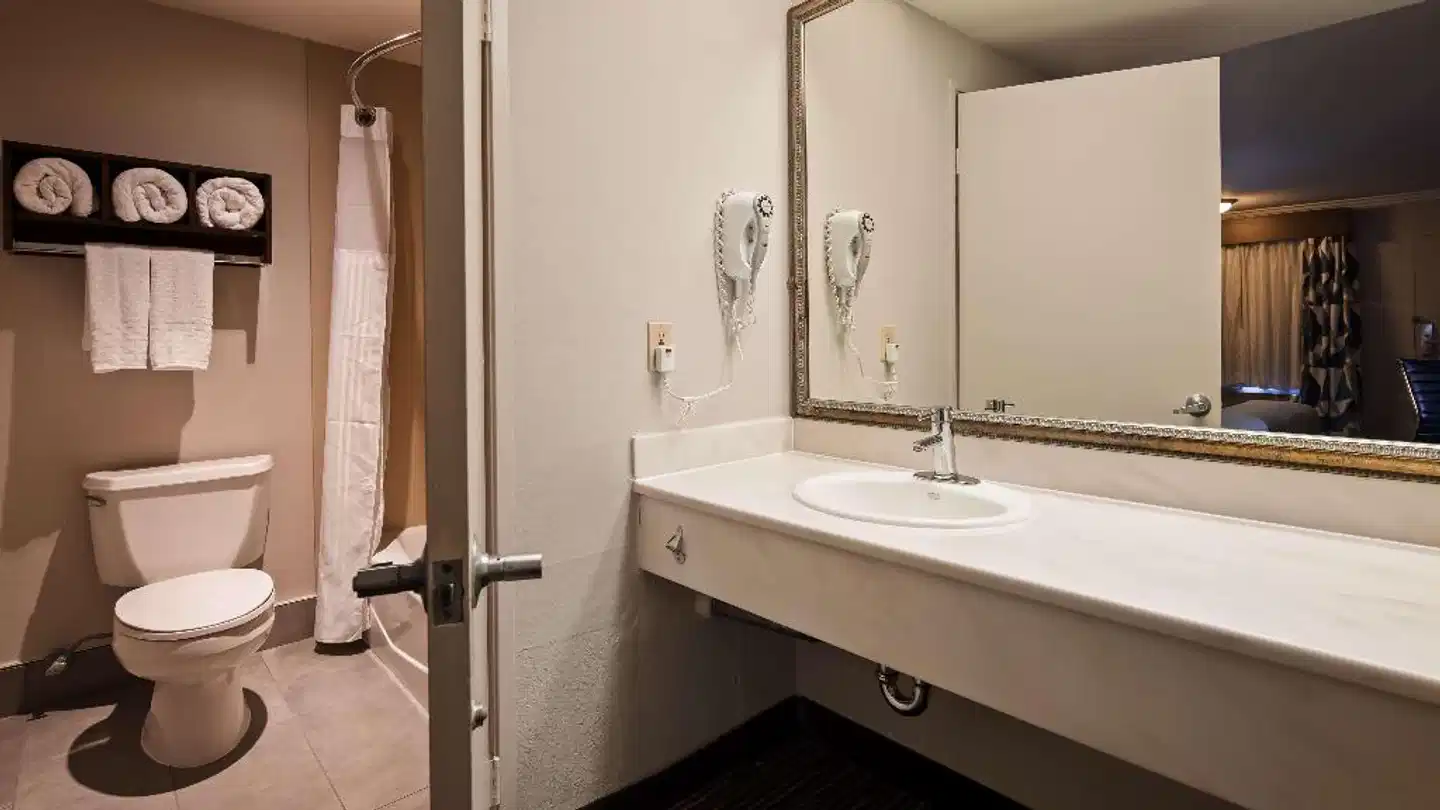 Best Western Galleria Inn, Redondo Beach Badezimmer