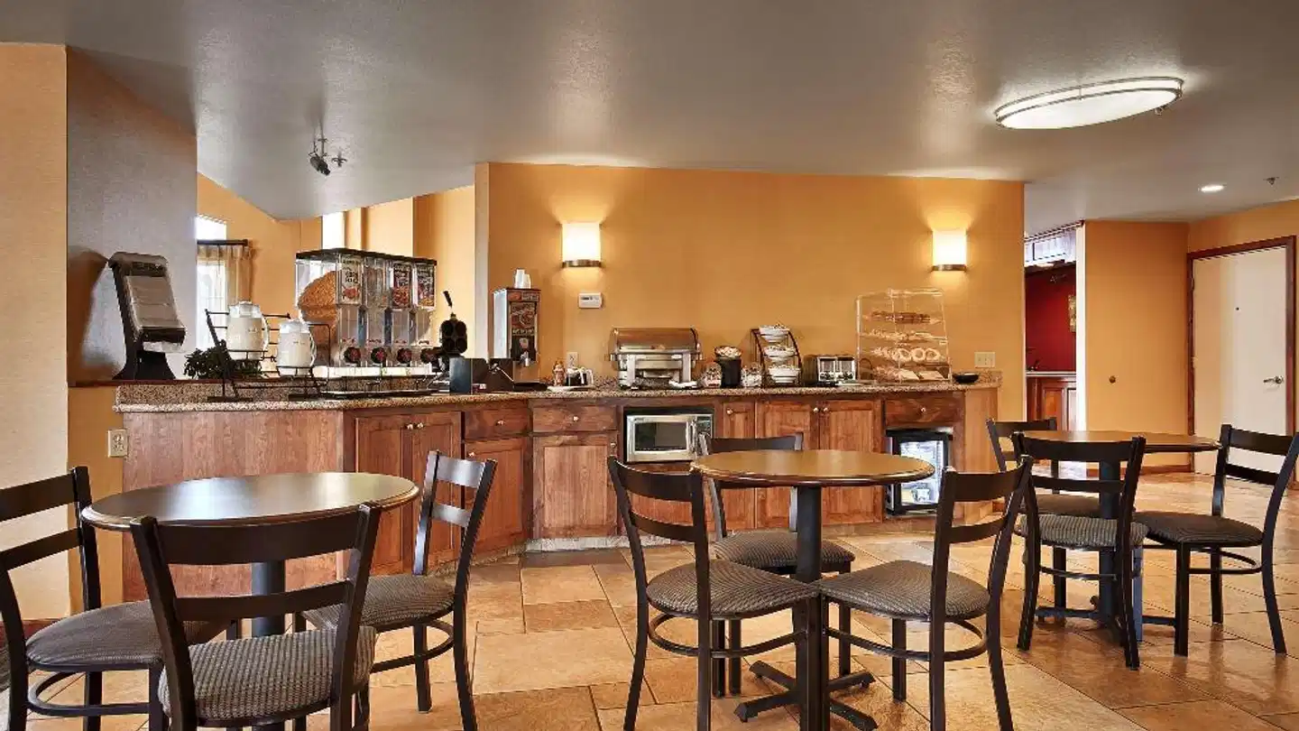 Best Western Palm Court Inn Bar