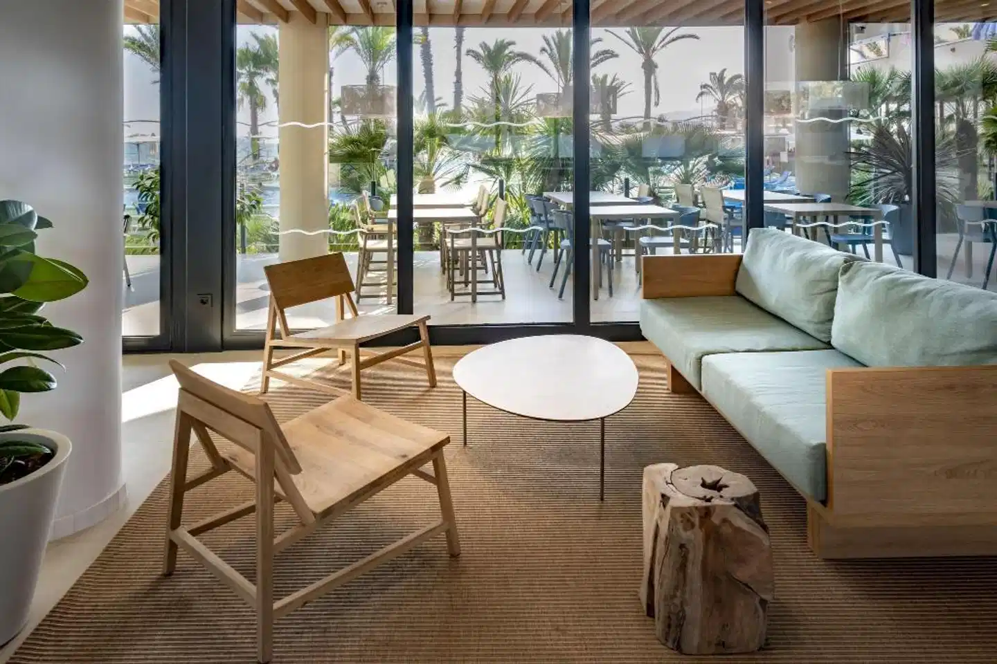 Caprici Beach Hotel & Spa Lobby
