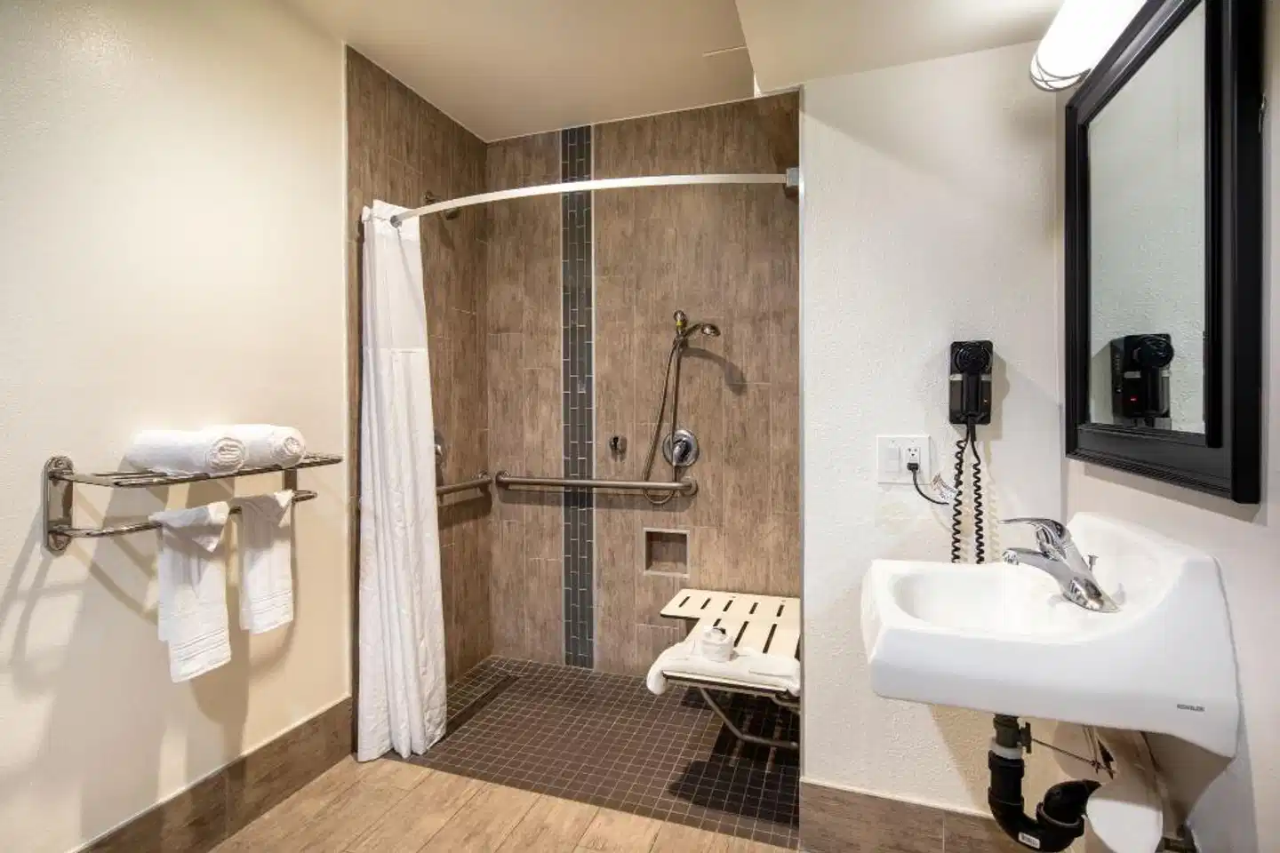 Travelodge by Wyndham LAX Badezimmer