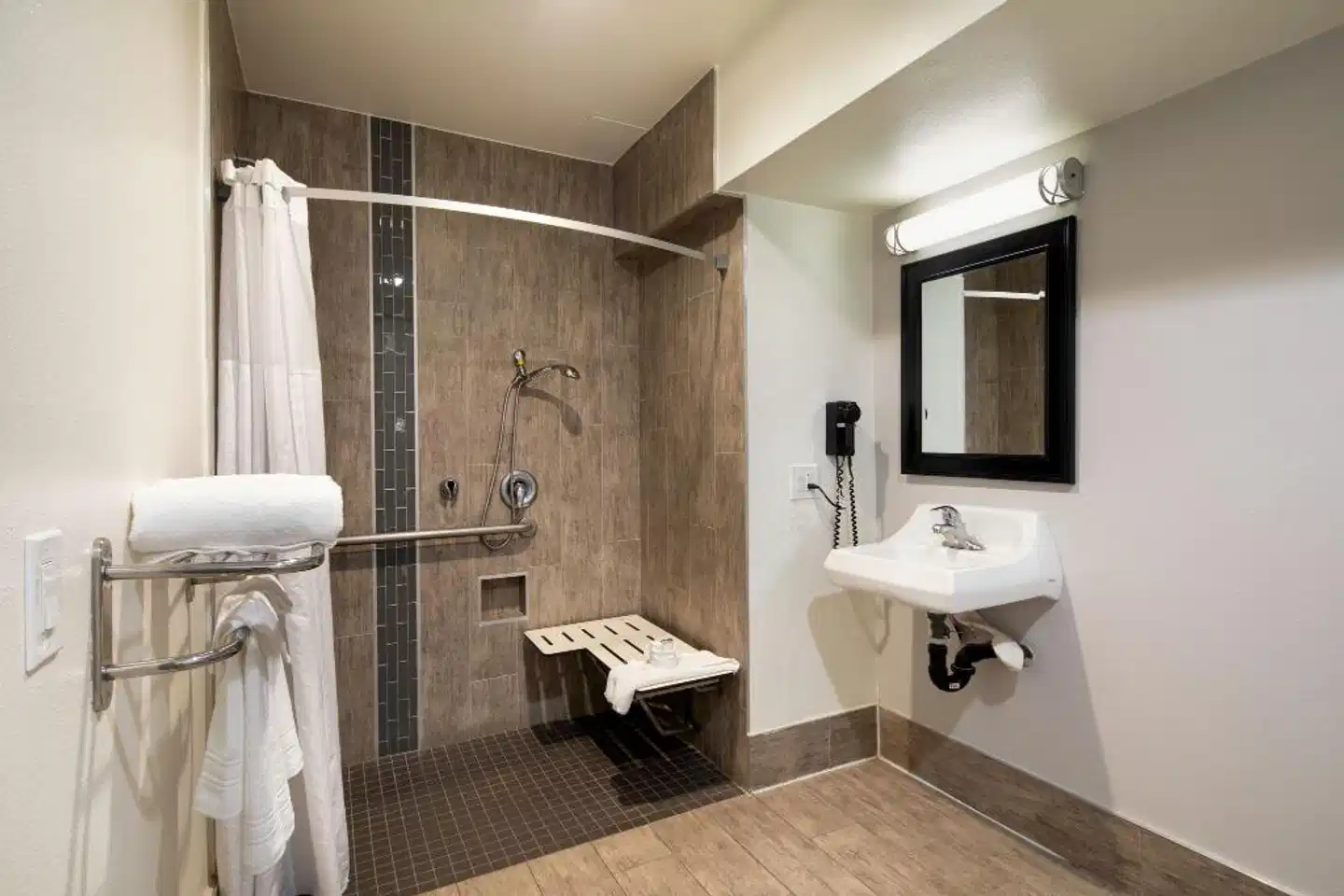 Travelodge by Wyndham LAX Badezimmer