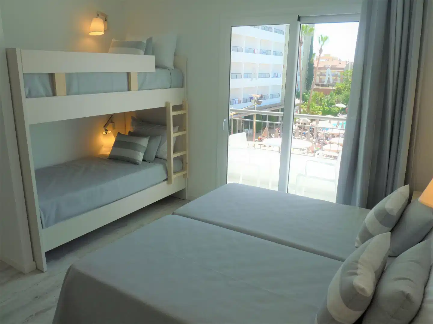 30 Degrees Hotel Pineda Splash Wohnbeispiel