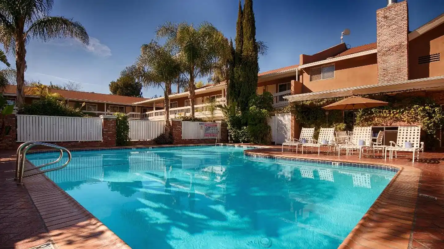 Best Western PLUS Carriage Inn Pool