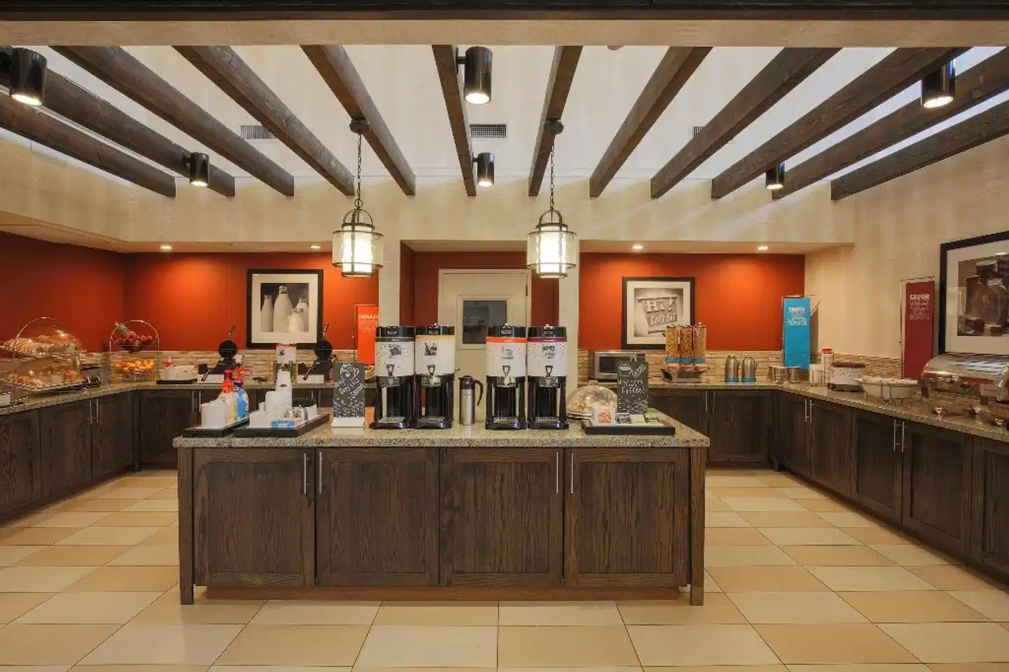 Hampton Inn & Suites Camarillo Lobby
