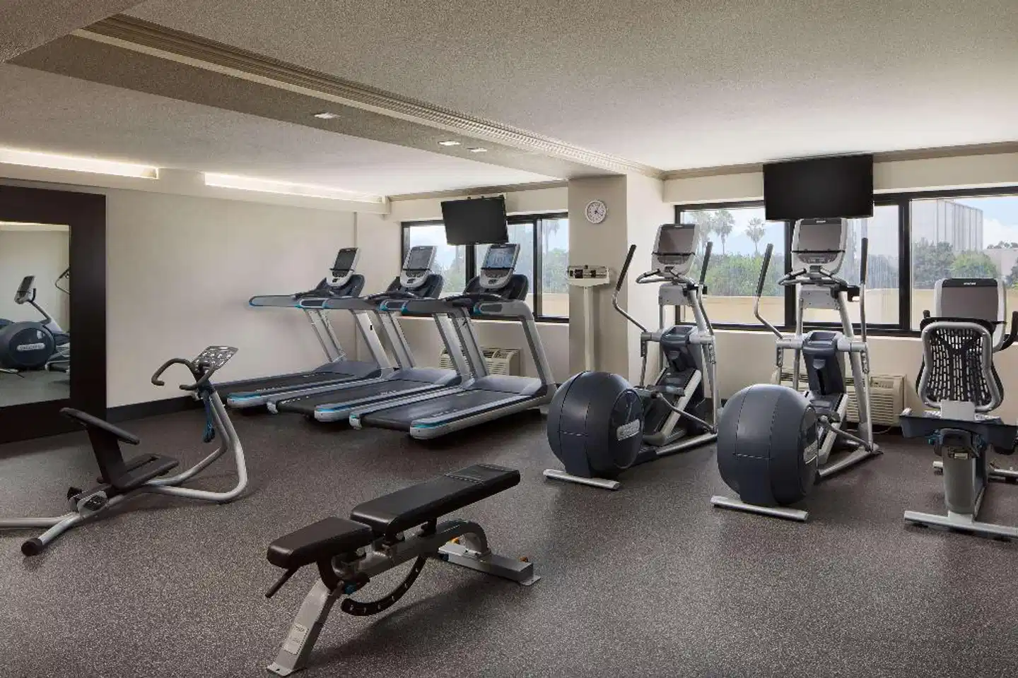 DoubleTree by Hilton Los Angeles Norwalk Sport und Entertainment