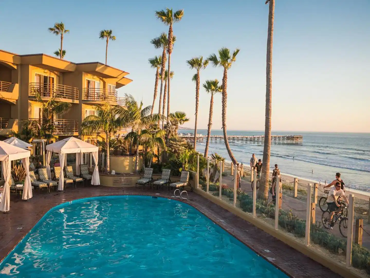 Pacific Terrace Hotel Pool