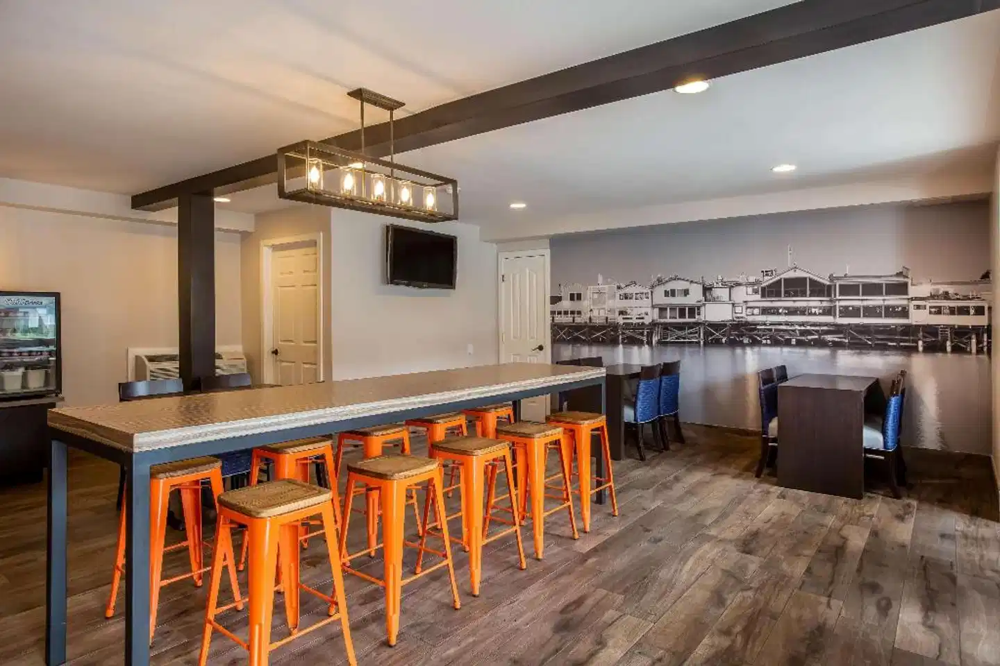 Days Inn by Wyndham Monterey Downtown Bar