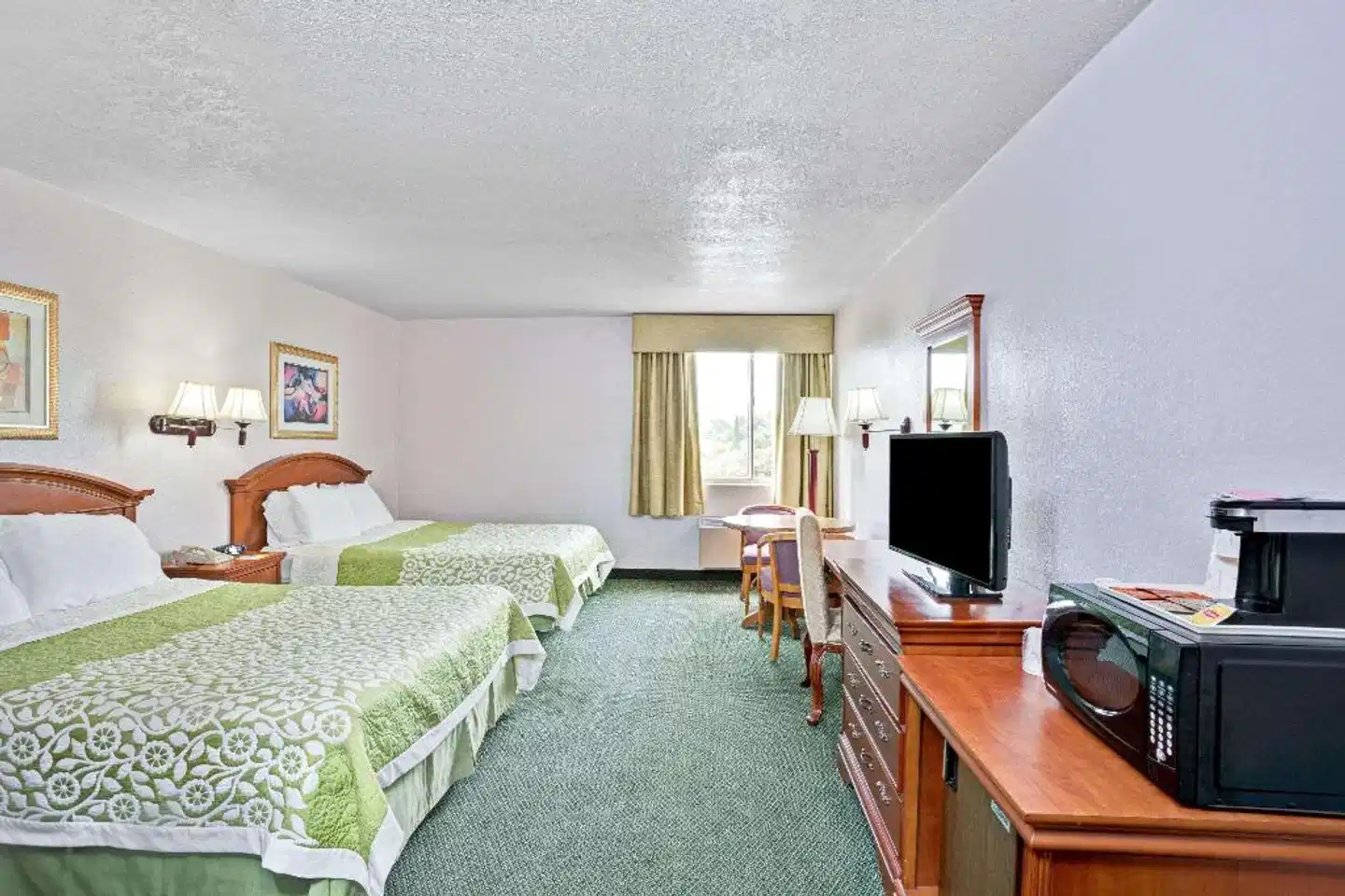 Days Inn & Suites by Wyndham Fullerton Wohnbeispiel