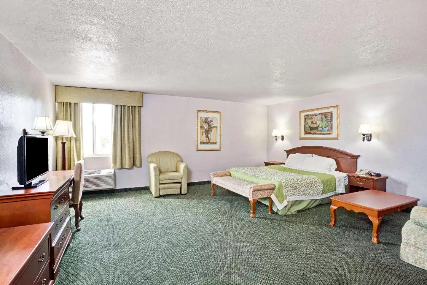 Days Inn & Suites by Wyndham Fullerton Wohnbeispiel