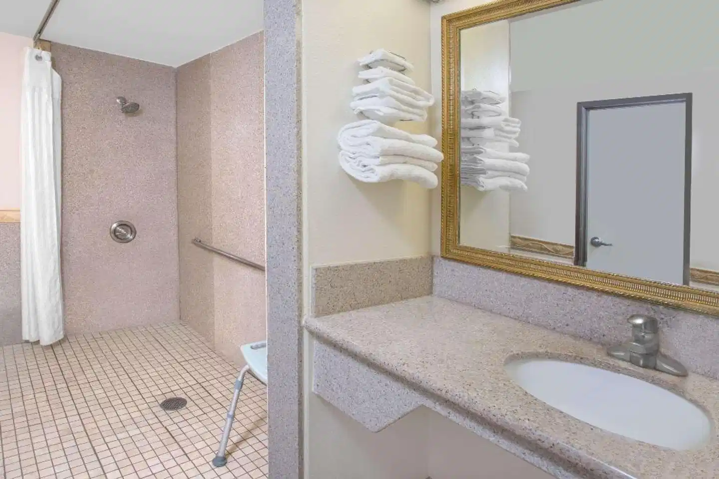 Travelodge by Wyndham Costa Mesa Newport Beach Hacienda Badezimmer