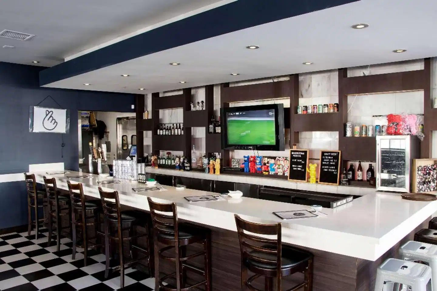 Ramada Wilshire Bar