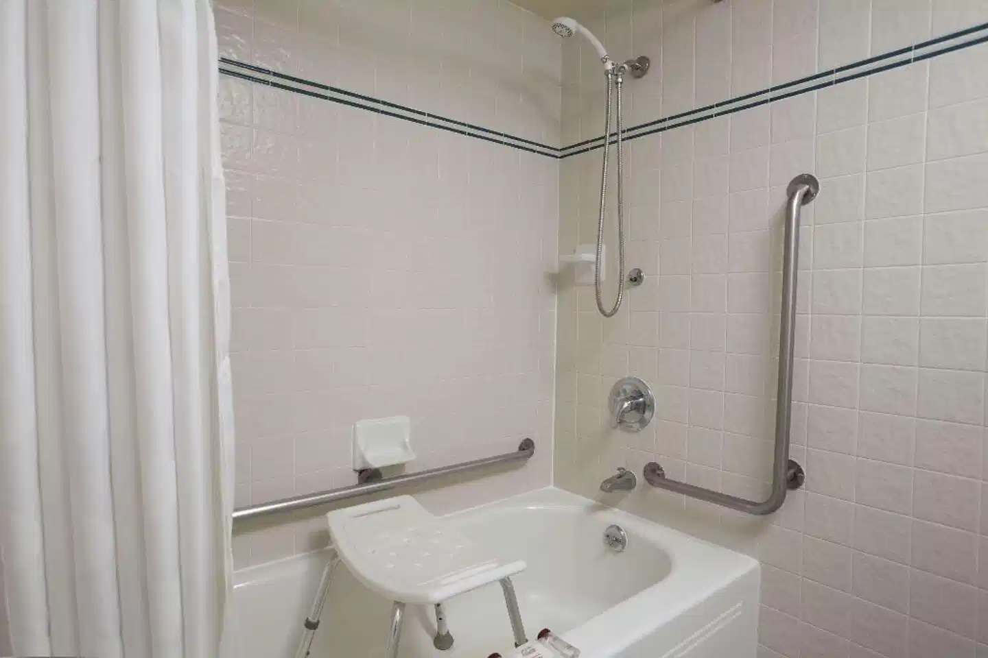 Ramada Silicon Valley Badezimmer