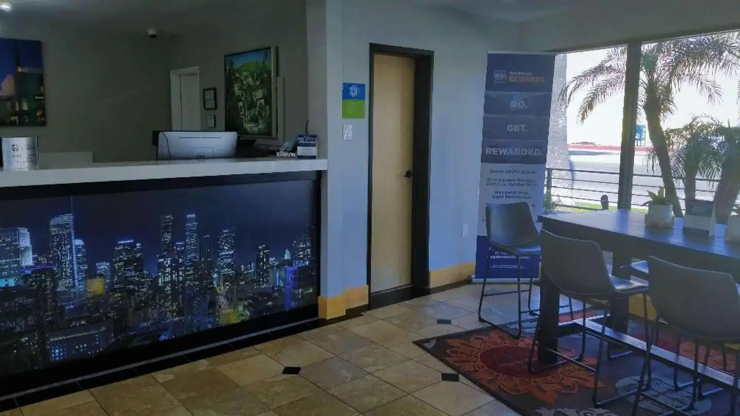 Sunset West Hotel, SureStay Collection By Best Western Lobby