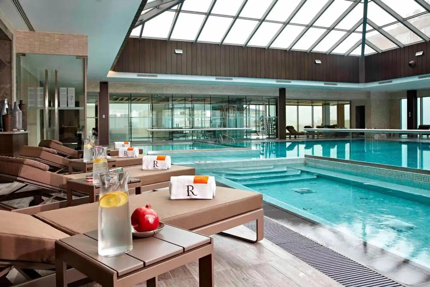 Renaissance Istanbul Polat Bosphorus Hotel Hallenbad
