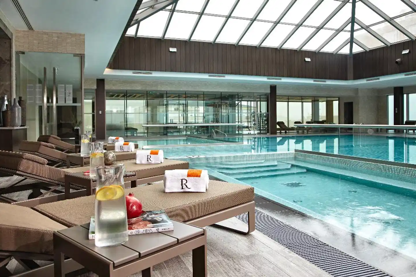 Renaissance Istanbul Polat Bosphorus Hotel Hallenbad