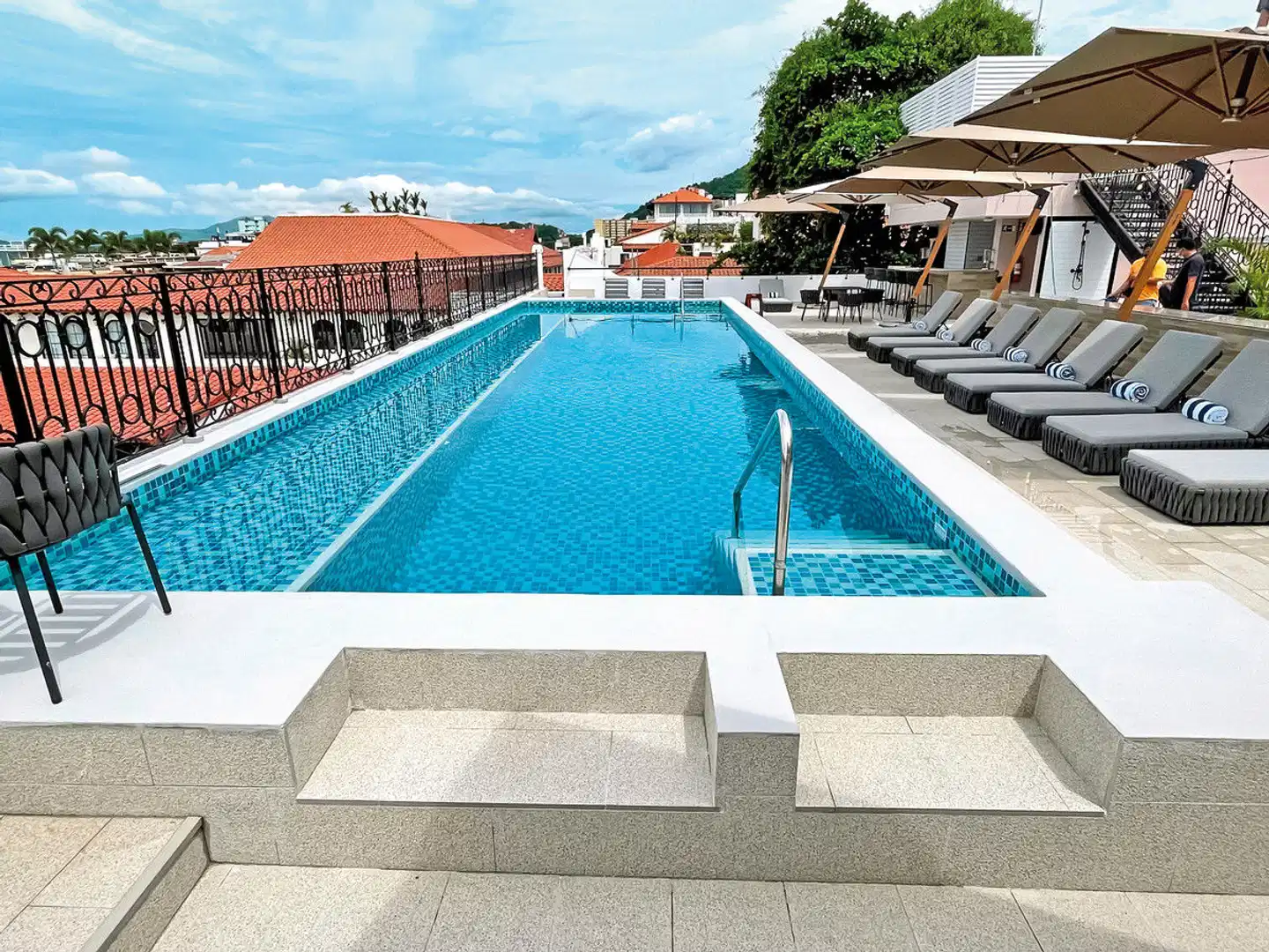 Hotel La Compañia Pool