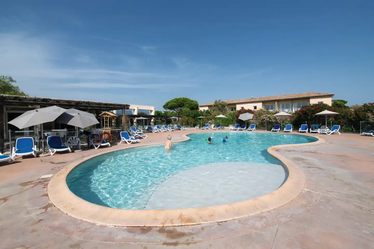 SOWELL RESIDENCES Les Sablons Pool
