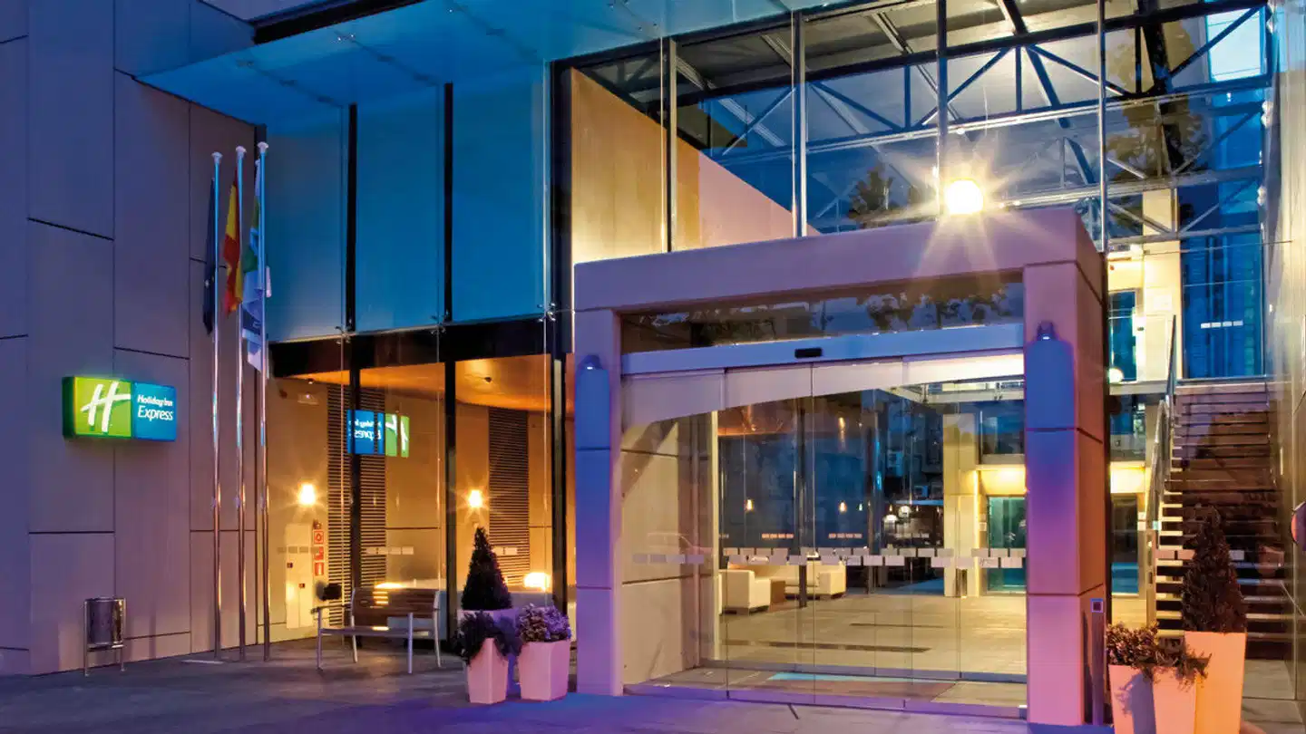 Holiday Inn Express Barcelona - City 22@ - inkl. Formel 1 Wochenend-Ticket Barcelona Aussenansicht