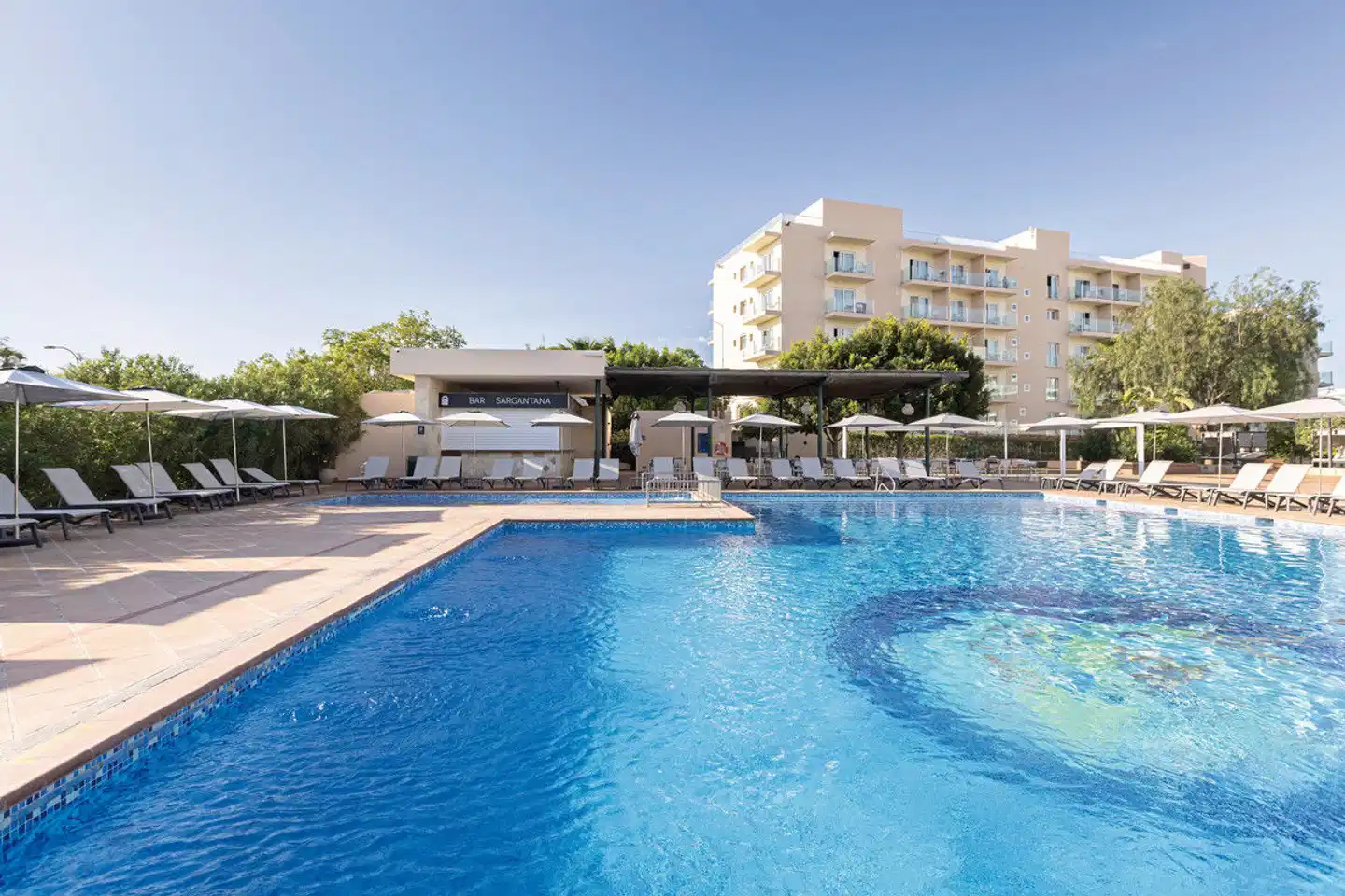 Invisa Es Pla Pool