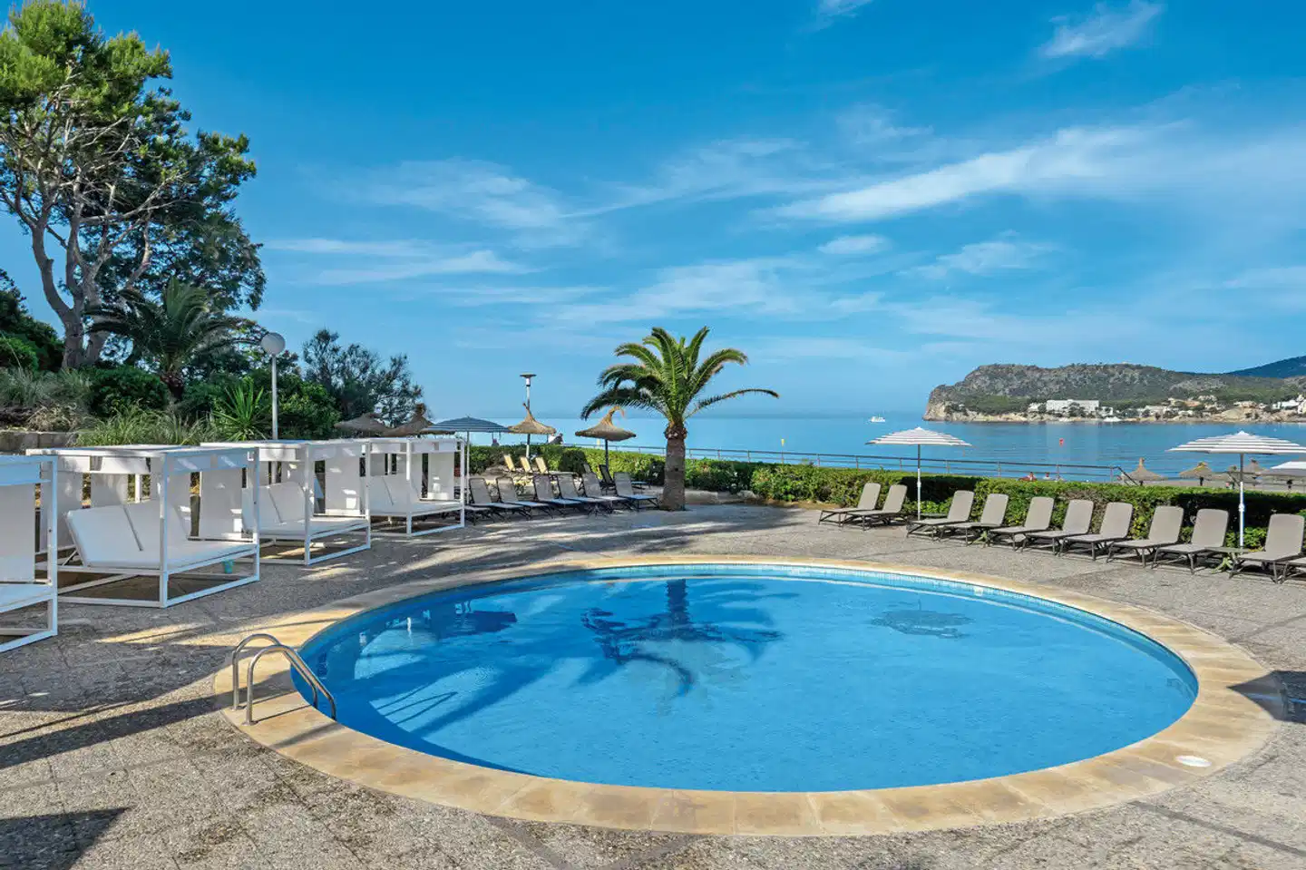 Vibra Beverly Playa Pool