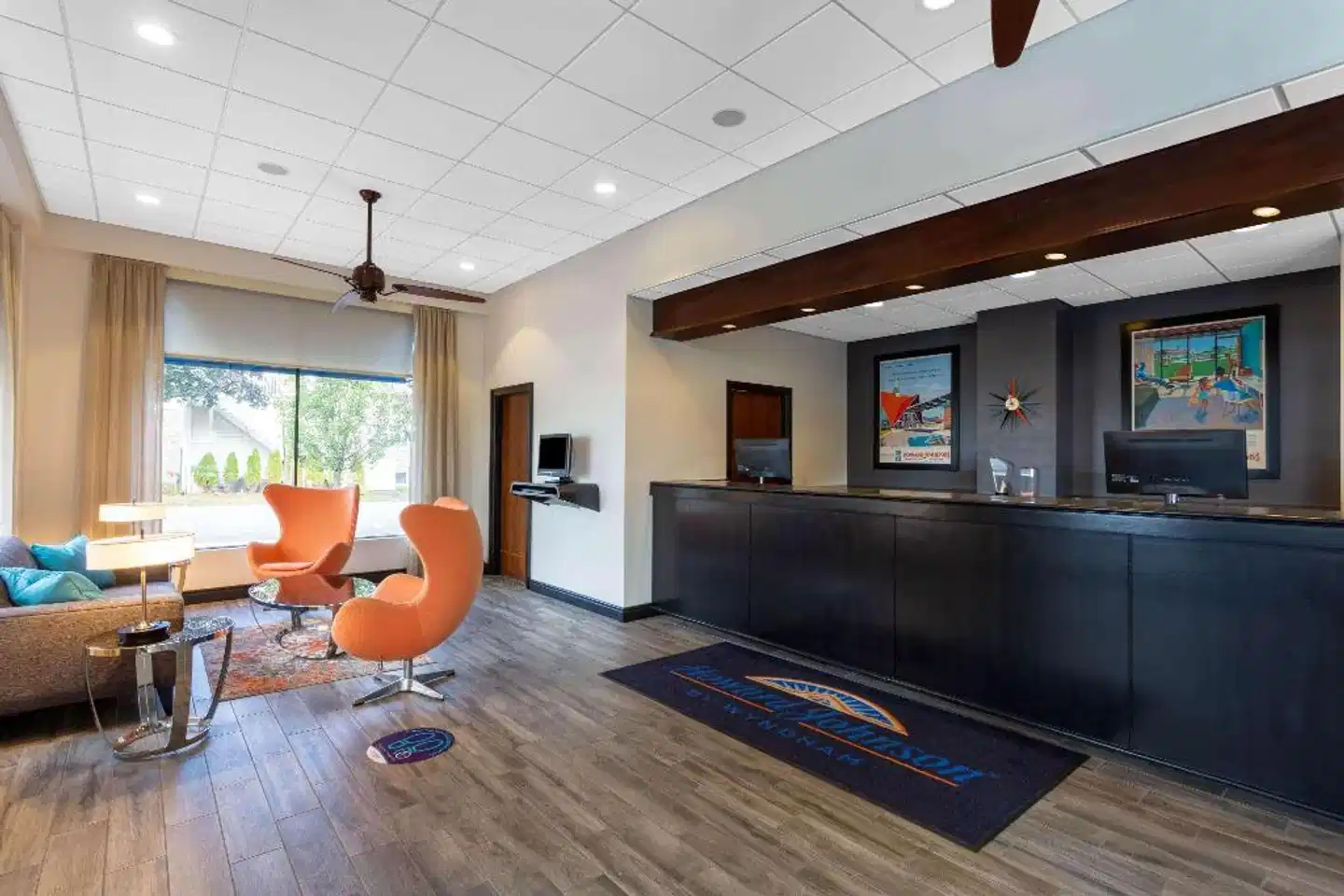 Howard Johnson by Wyndham Portsmouth Lobby