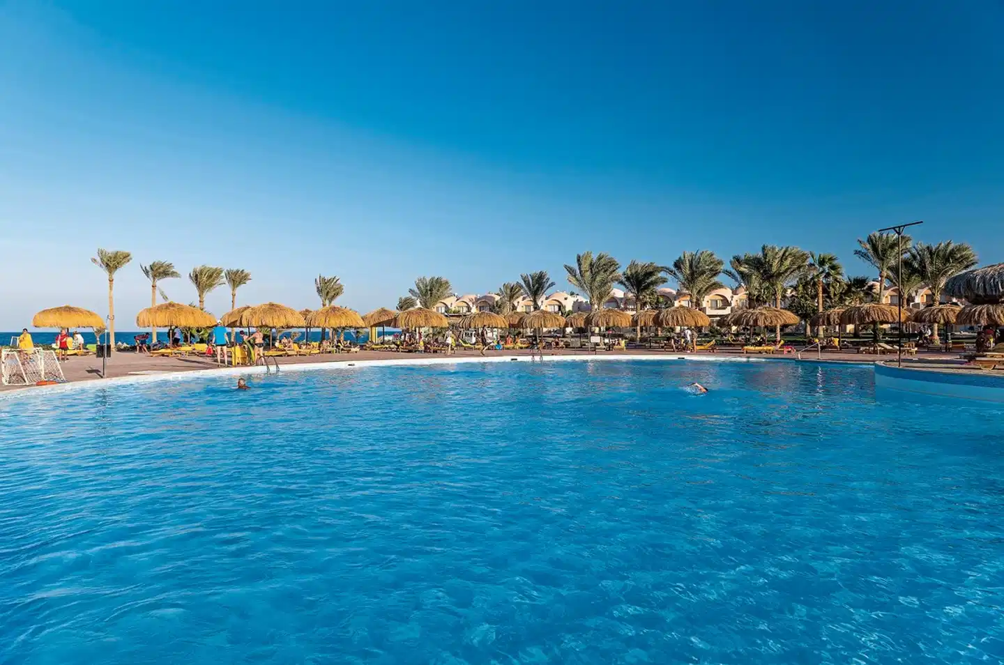 The Three Corners Sea Beach Resort Strand