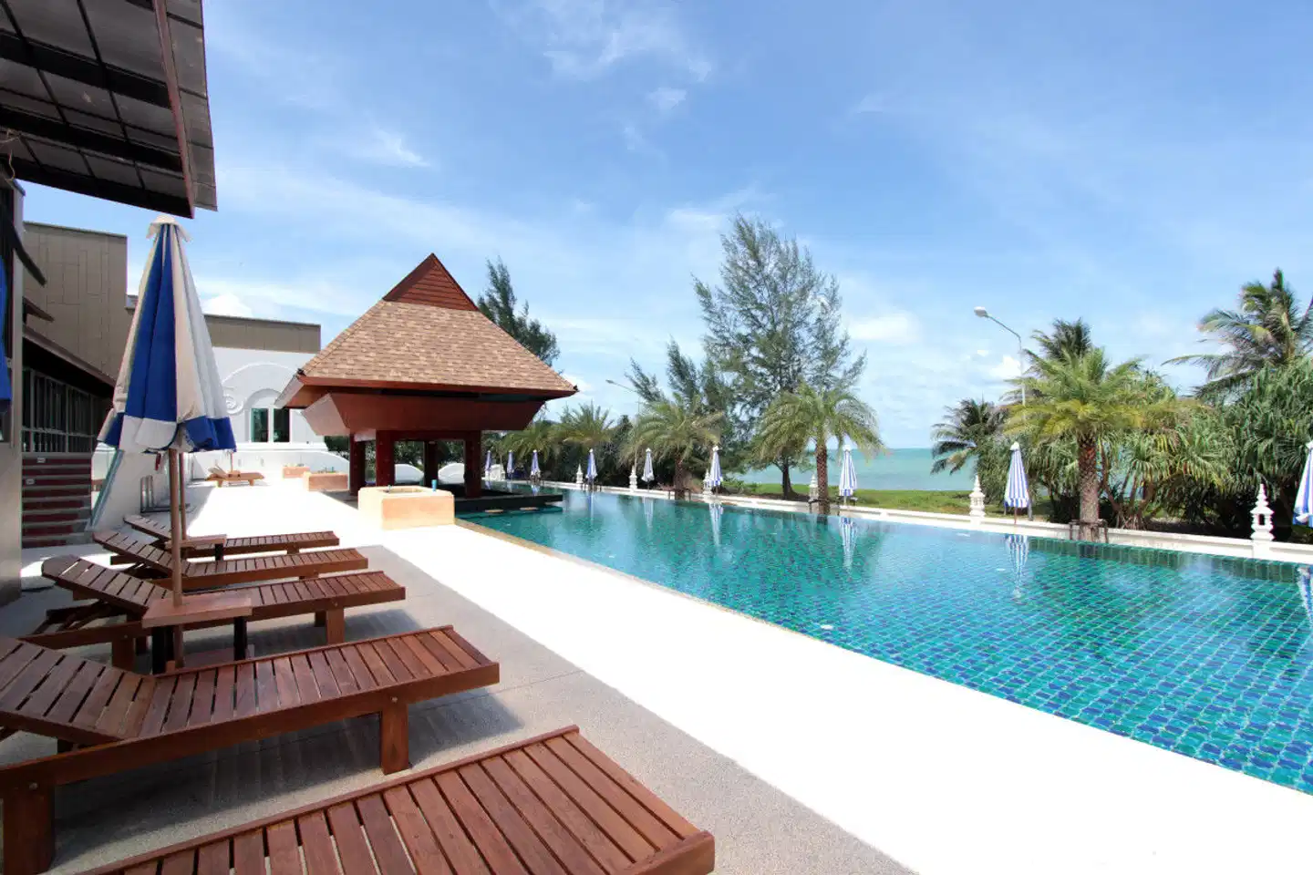 Maikhao Palm Beach Resort Pool