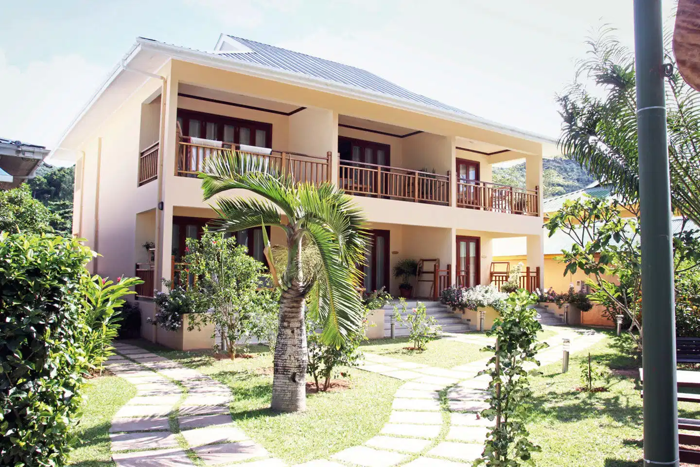 Pirogue Lodge Aussenansicht