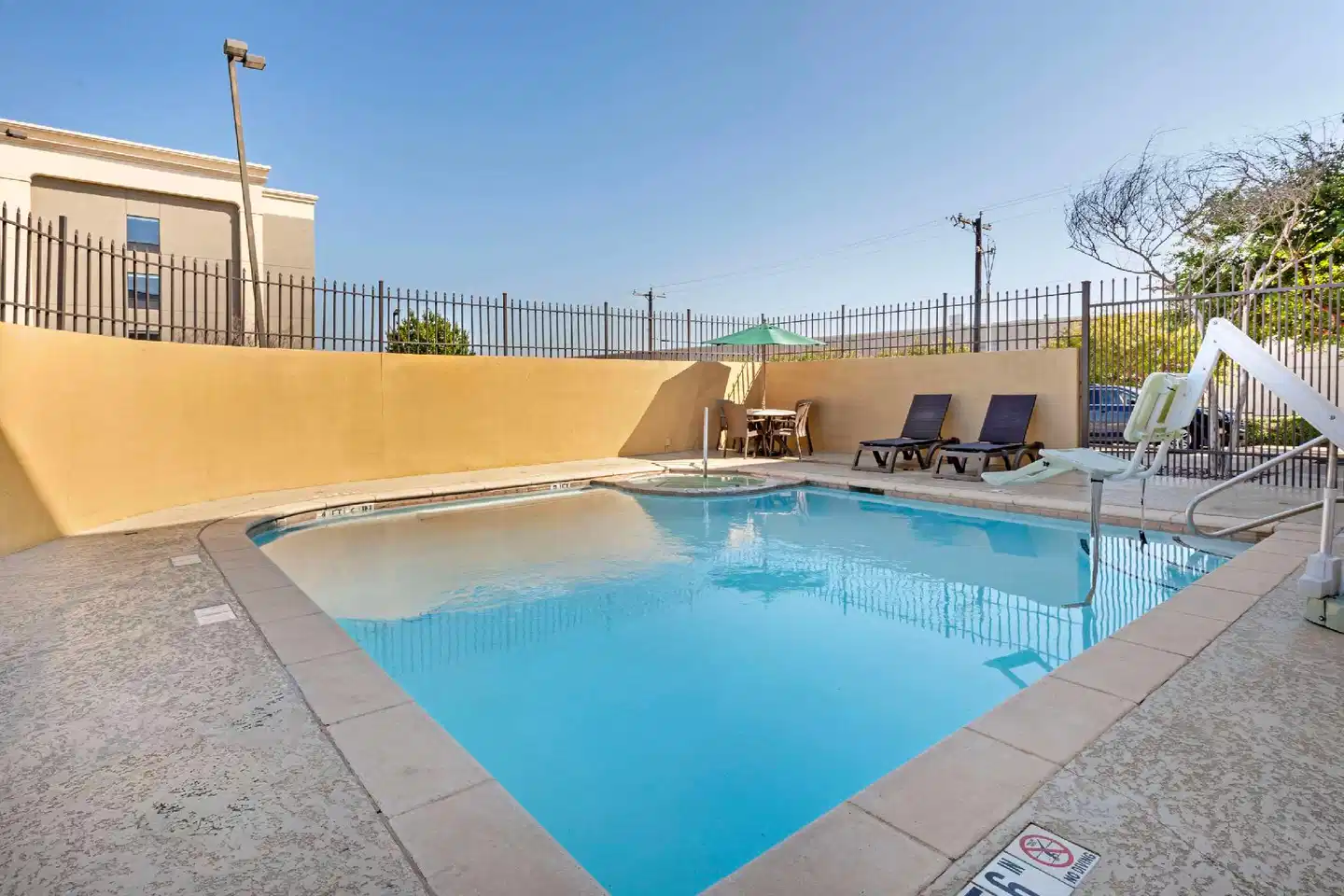 Comfort Suites West Dallas - Cockrell Hill Pool
