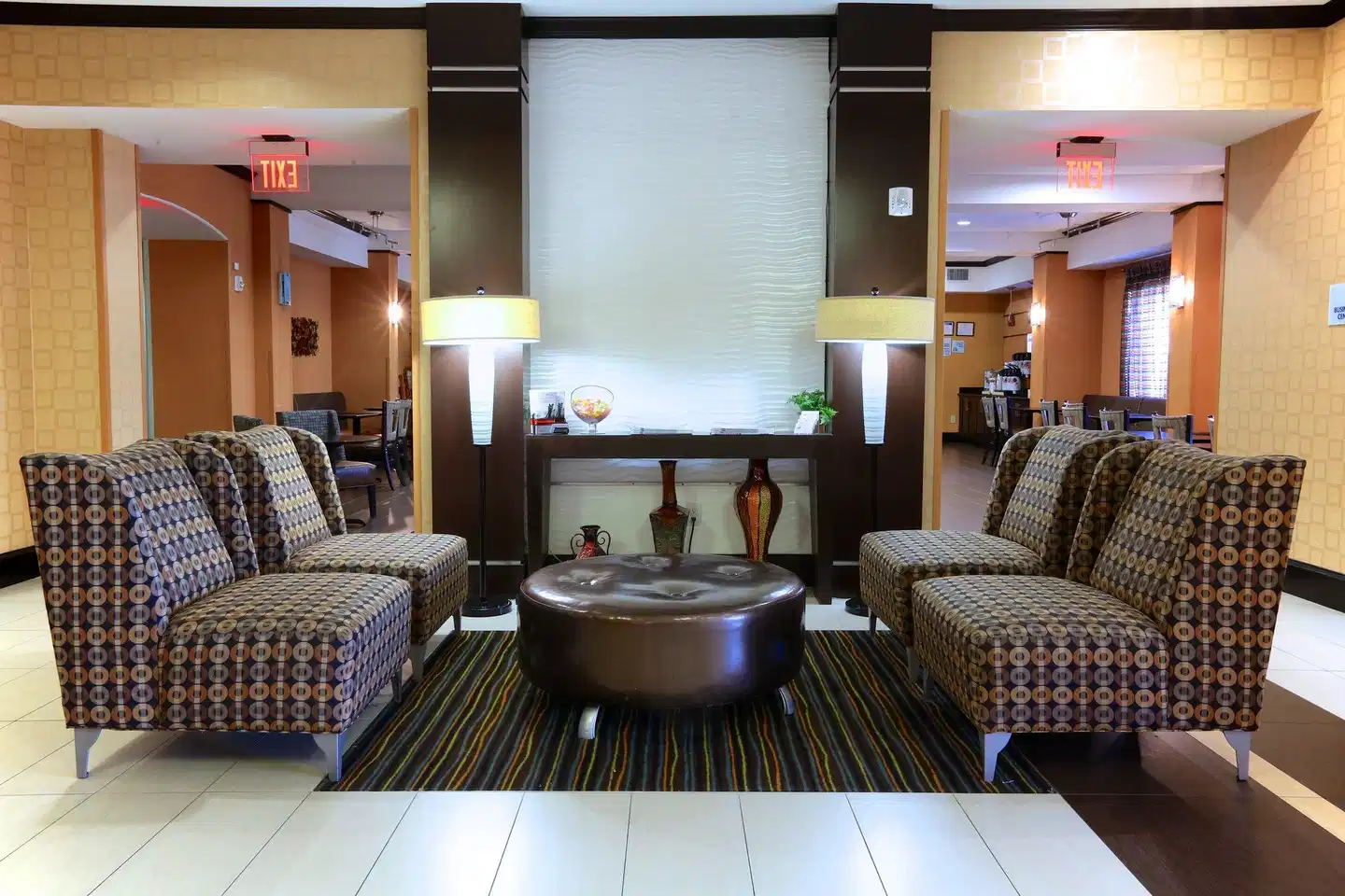 Holiday Inn Express & Suites Dallas W - I-30 Cockrell Hill Lobby