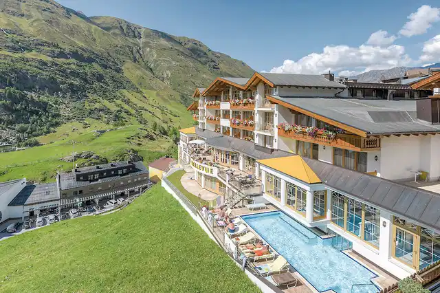 Bellevue 4 Sterne Superior Aussenansicht