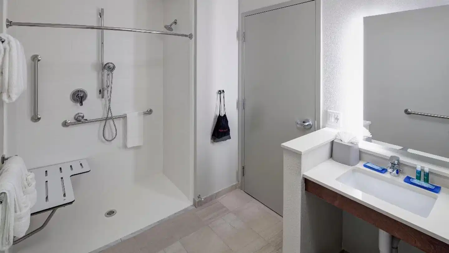 Holiday Inn Express & Suites Orlando At Seaworld Badezimmer
