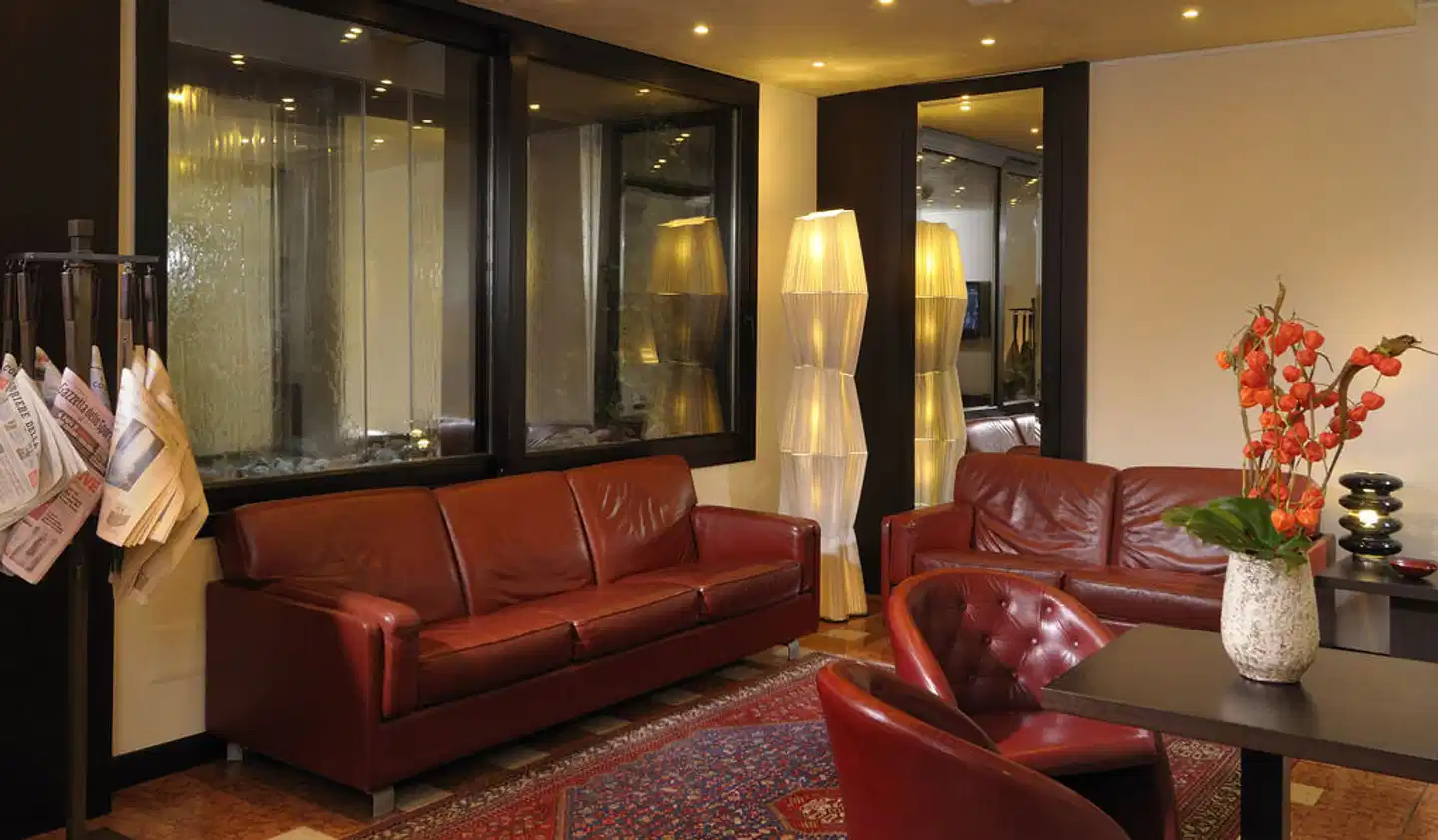 Phi Hotel Bologna Lobby
