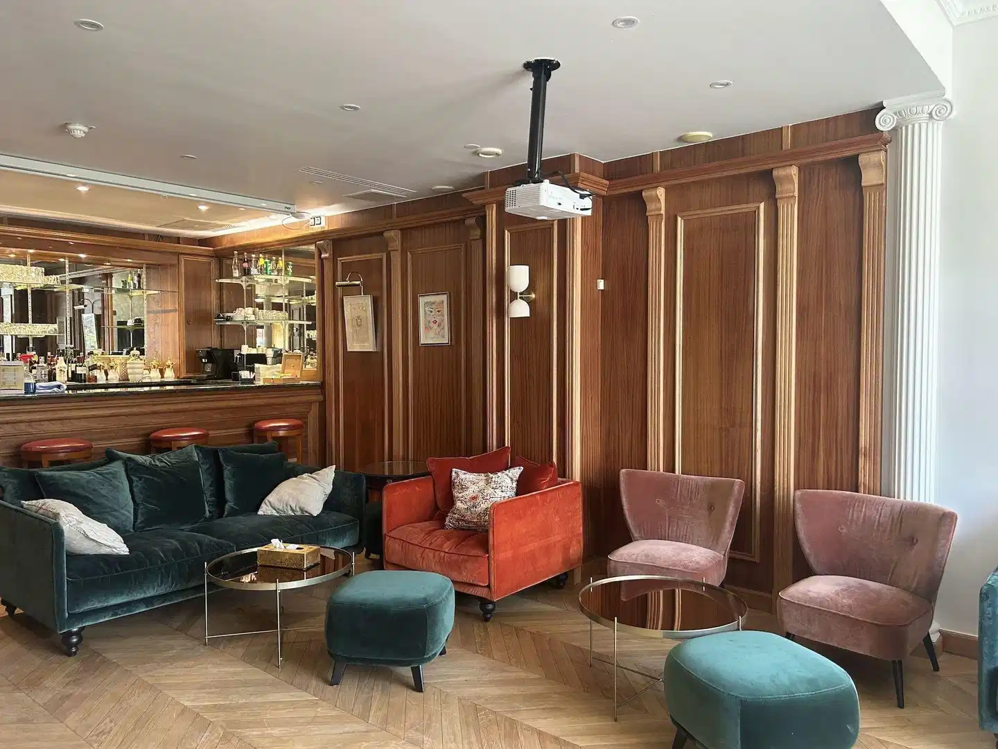 Derby Eiffel Lobby
