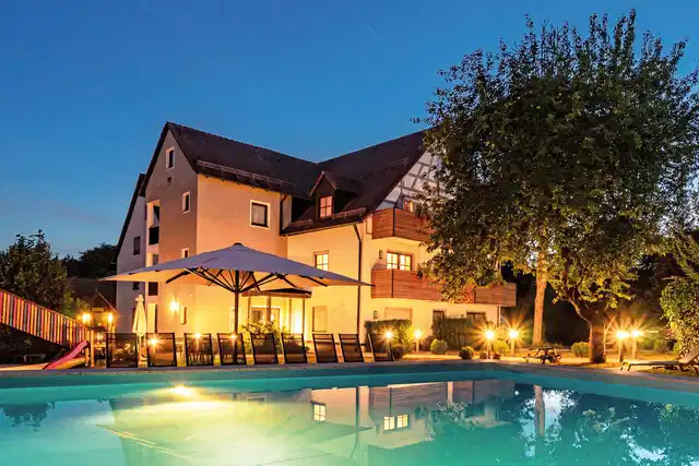 Familienhotel Friedrichshof Pool