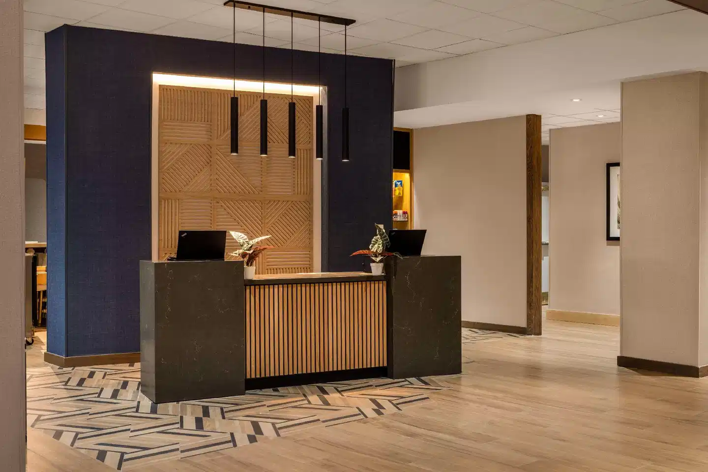 Hyatt Place Indianapolis Airport Lobby