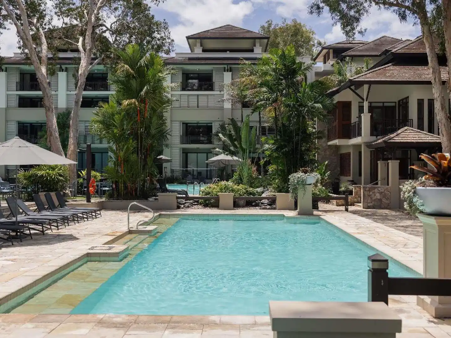 Pullman Palm Cove Sea Temple Resort & Spa Pool