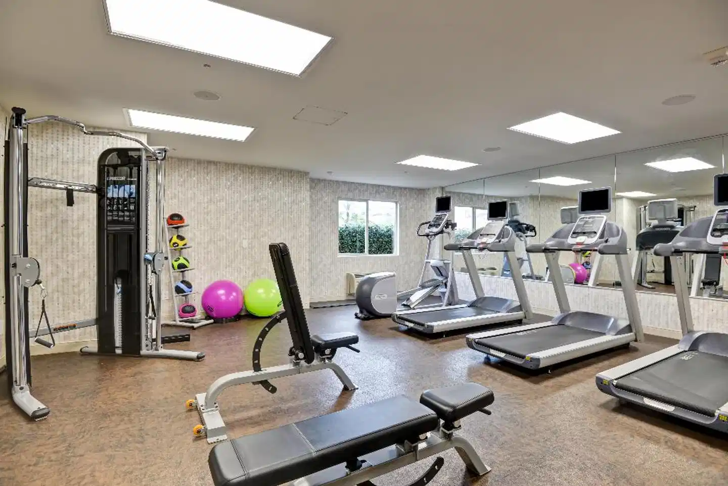 Holiday Inn Express Newport Beach Sport und Entertainment