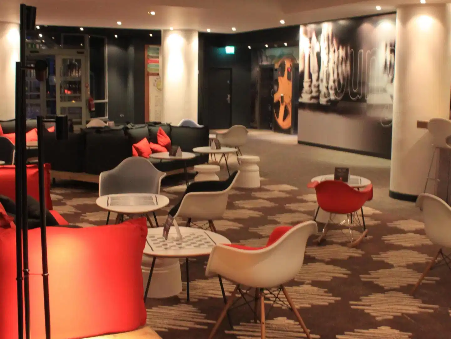 ibis Portsmouth Centre Lobby