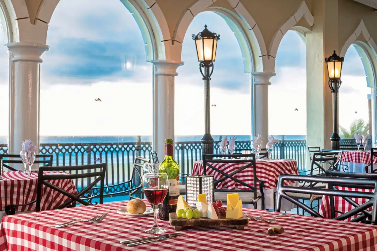 Crown Paradise Club Cancun Terrasse