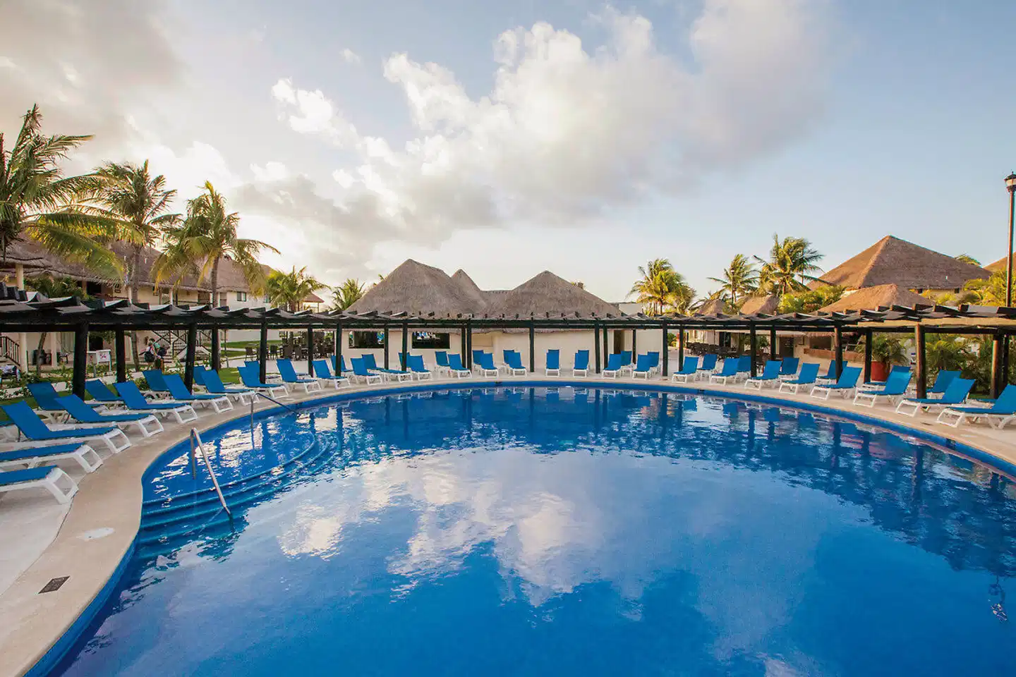 Allegro Playacar Pool