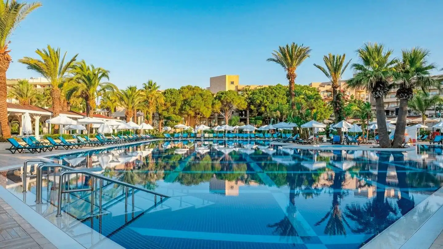 Crystal Tat Beach Pool